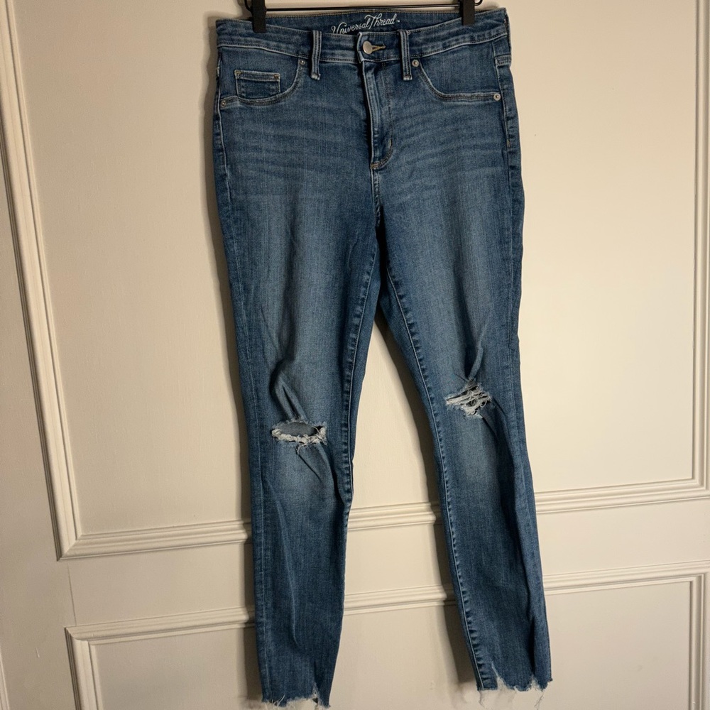Women’s Universal Thread Distressed Skinny Jeans